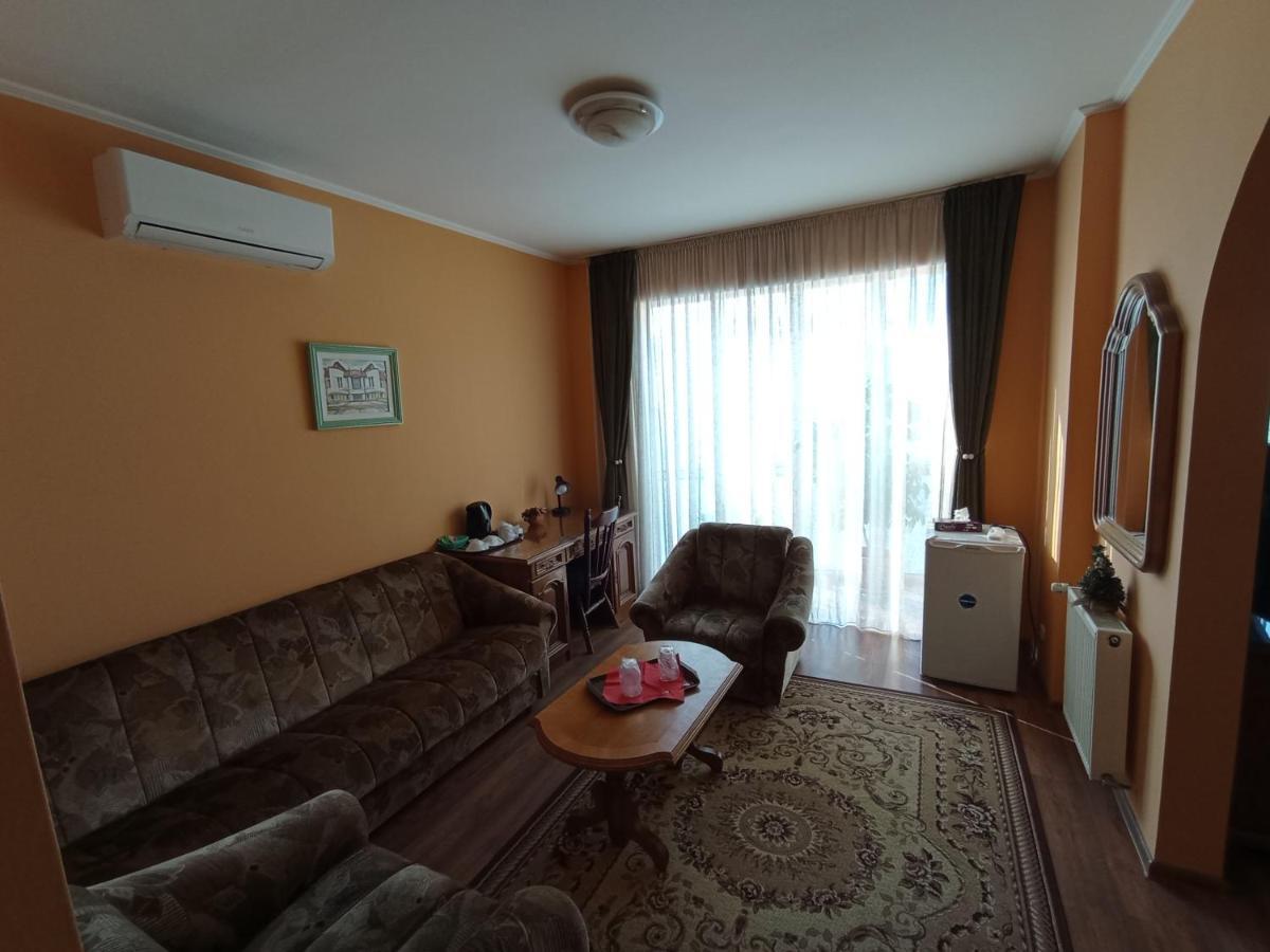 Târgu-Mureş 克里斯蒂娜旅馆酒店 外观 照片