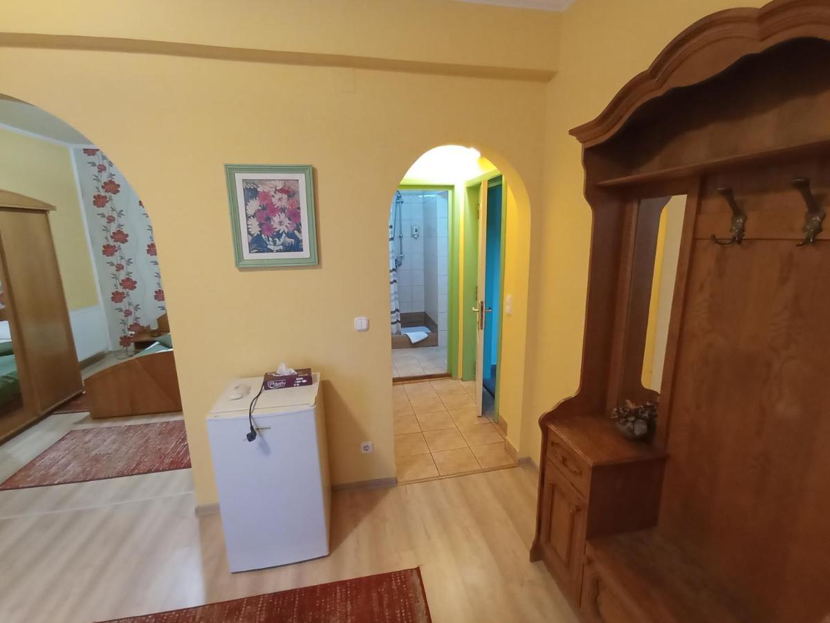 Târgu-Mureş 克里斯蒂娜旅馆酒店 外观 照片